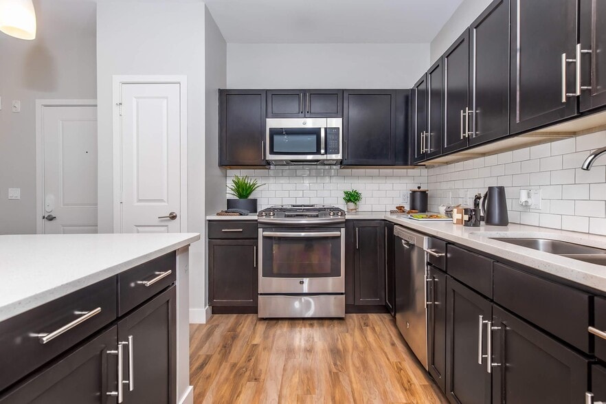 More Photos Of 515 West Ave, Norwalk Unknown For Lease