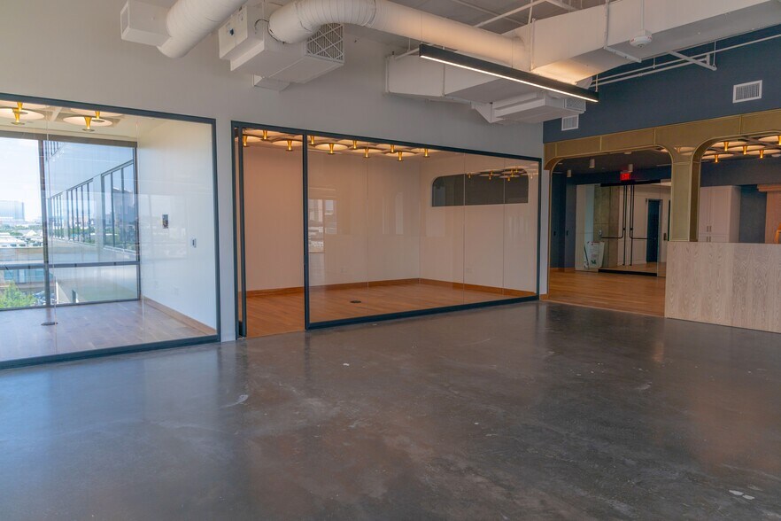 More Photos Of 1333 Oak Lawn Ave, Dallas Office For Lease