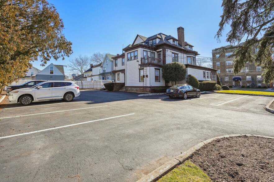 More Photos Of 295 Montgomery St, Bloomfield Office For Lease