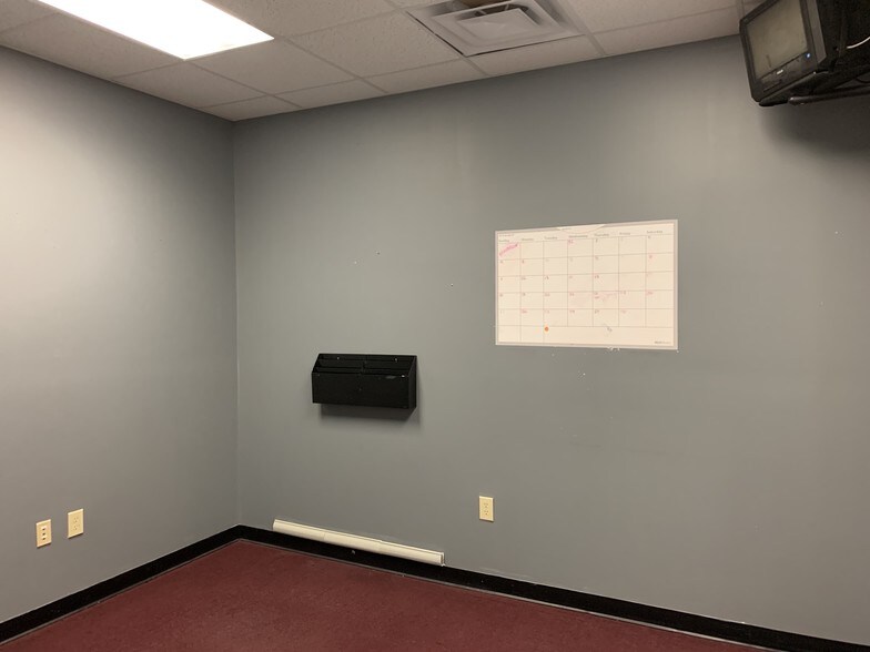 More Photos Of 5550 McFarland Blvd, Northport General Retail For Lease