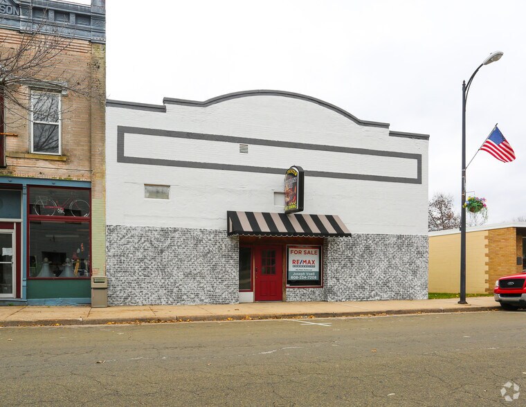 More Photos Of 107 Lincoln Ave, Rio Bar For Sale