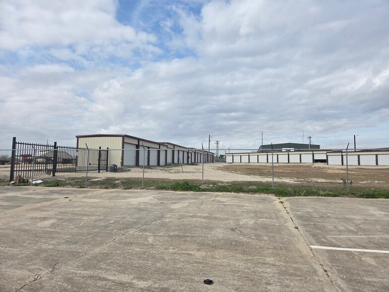 More Photos Of 8877 Stewarts Mdws, College Station Self Storage For Sale