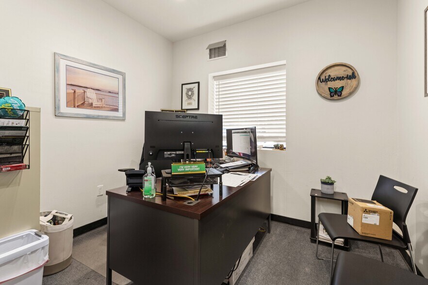 More Photos Of 5252 FM 517 Rd E, Dickinson Flex For Sale