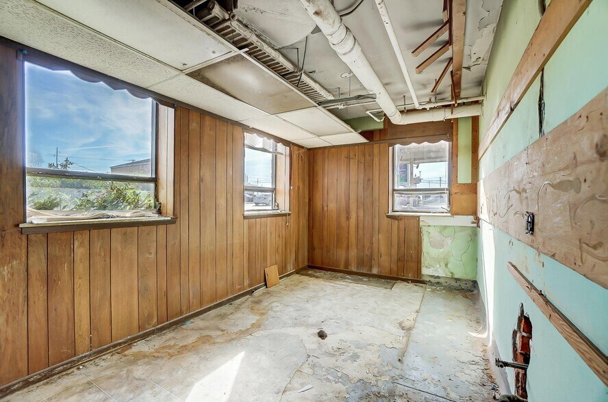 More Photos Of 311 S Main St, Celina Office For Sale