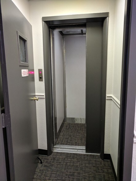 More Photos Of 1100 W Littleton Blvd, Littleton Loft Creative Space For Sale