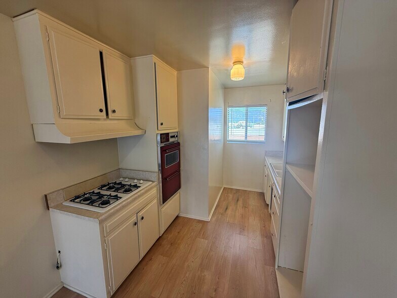 More Photos Of 214 E Chevy Chase Dr, Glendale Apartments For Sale