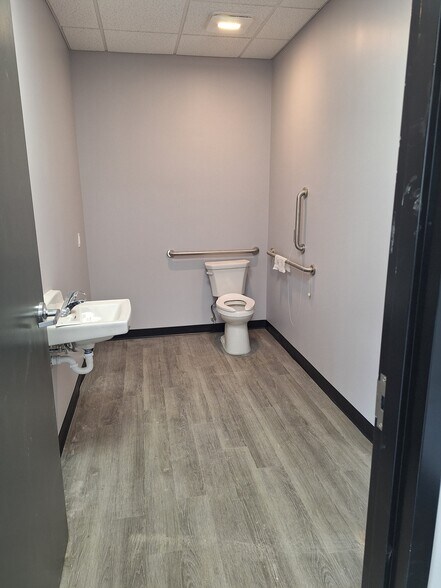 More Photos Of 270 Brewer St, East Hartford Warehouse For Lease