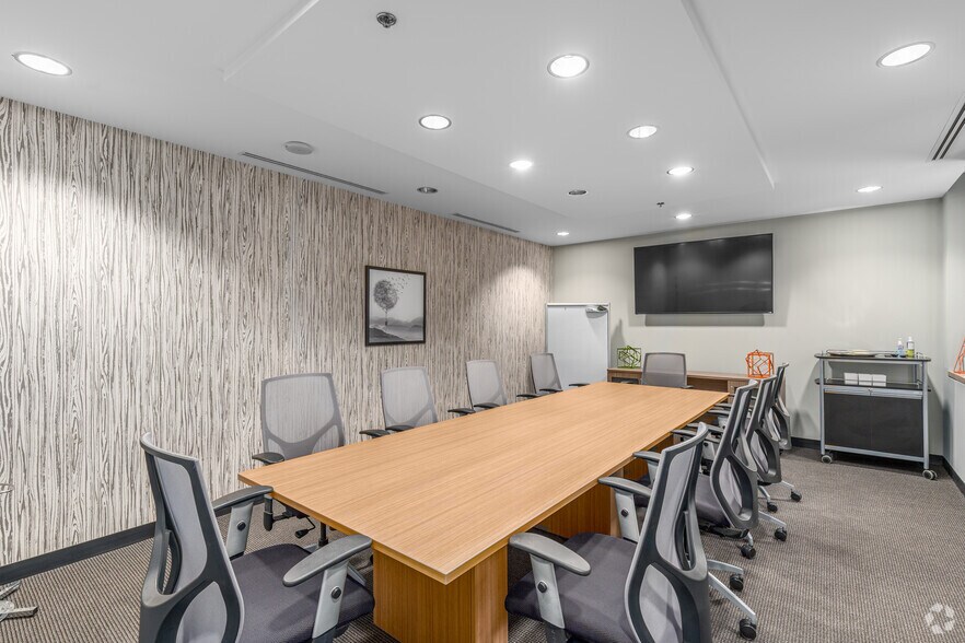 More Photos Of 1000 N West St, Wilmington Coworking Space