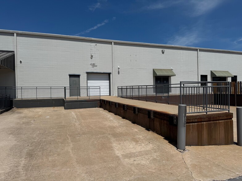 More Photos Of 1550-1570 W Battlefield St, Springfield Freestanding For Lease