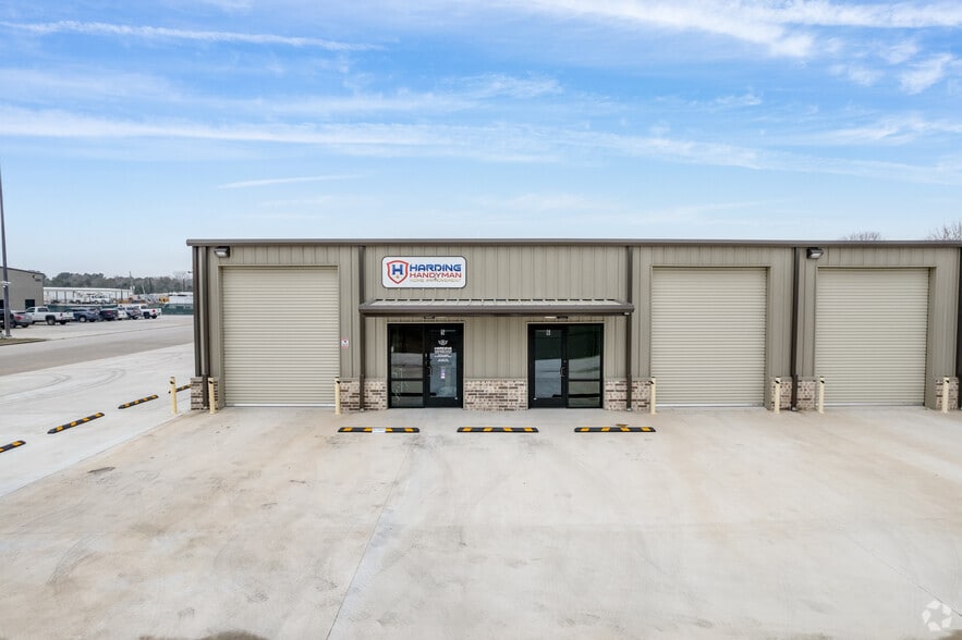 More Photos Of 4303-4307 Chance Ln, Rosharon Warehouse For Lease