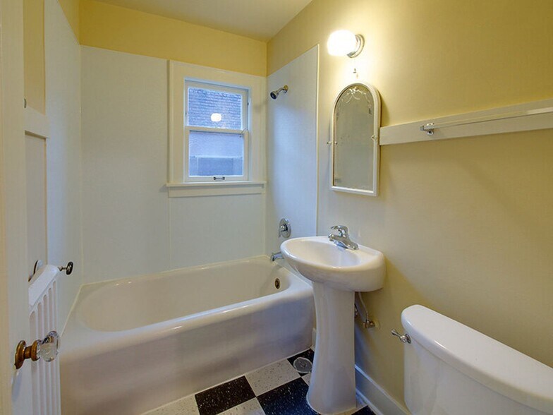 More Photos Of 416 Summit Ave E, Seattle Apartments For Sale