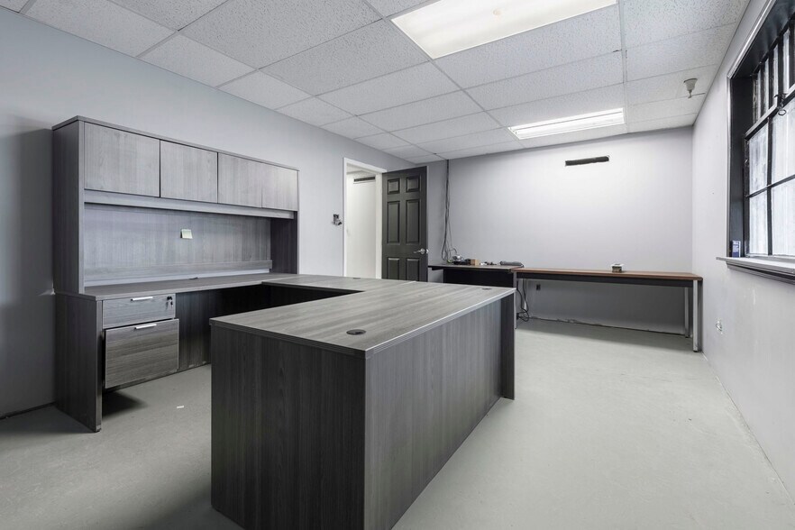 More Photos Of 1311 Bernheim Ln, Louisville Industrial For Sale