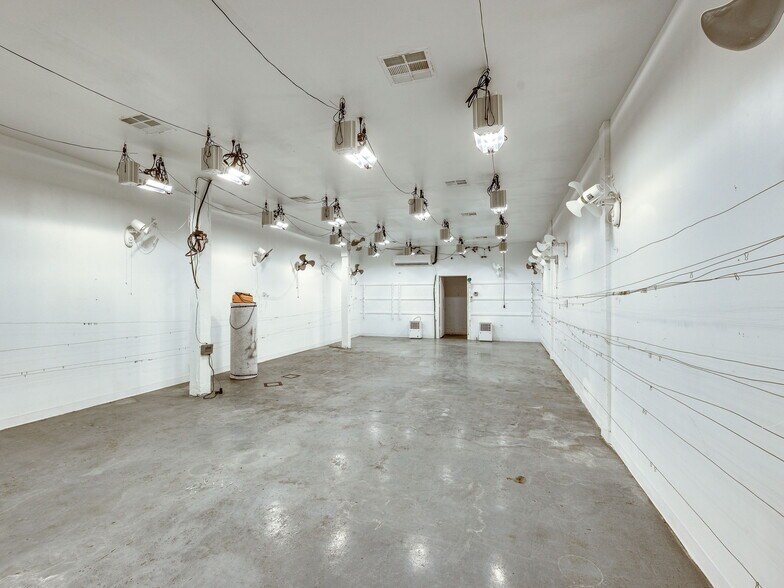 More Photos Of 212 W Main St, Shawnee Storefront Retail Office For Lease