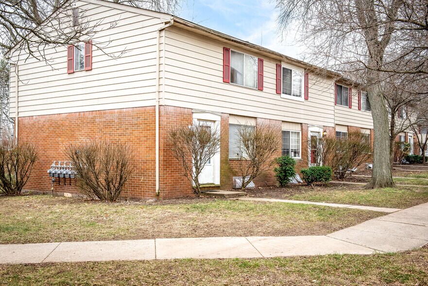 More Photos Of 1001-1003 Vincent Ct, Lansing Apartments For Sale