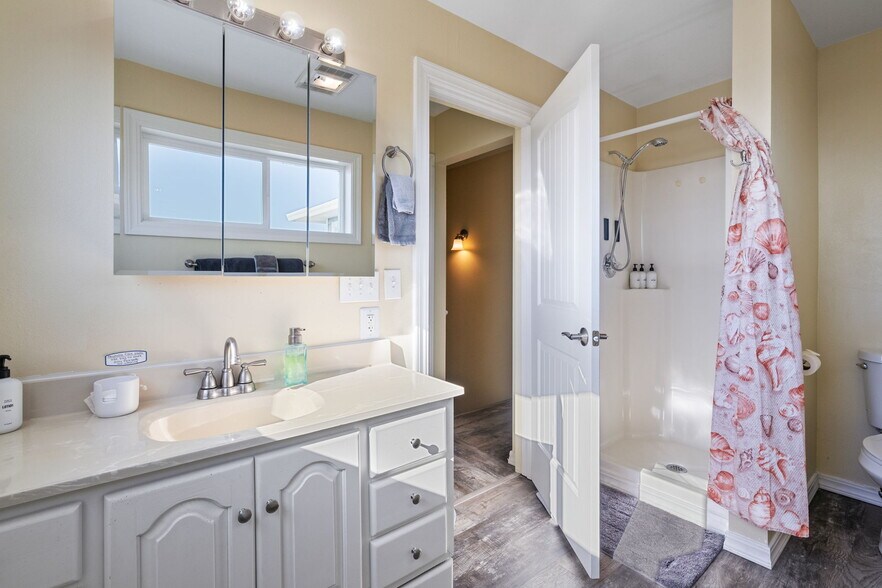 More Photos Of 259 S Pacific St, Rockaway Beach Specialty For Sale