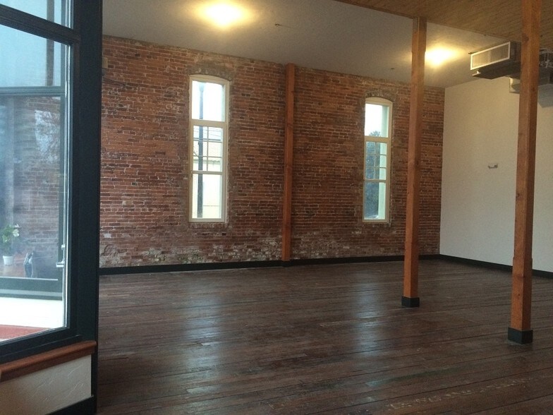 More Photos Of 418 S Trade St, Amity Storefront For Lease