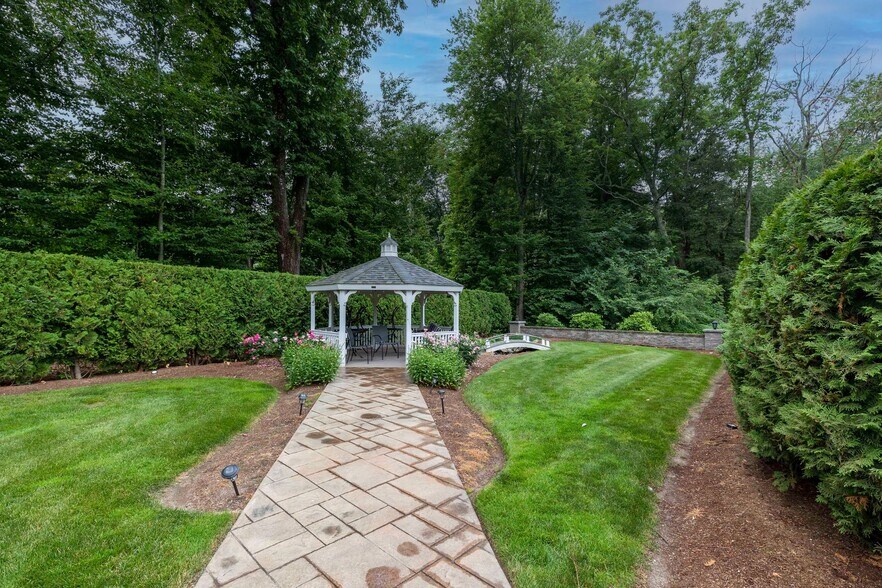 More Photos Of 1428 Center St, Ludlow Restaurant For Sale