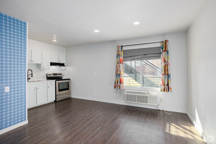 More Photos Of 516 NW 8th St, Oklahoma City Apartments For Sale