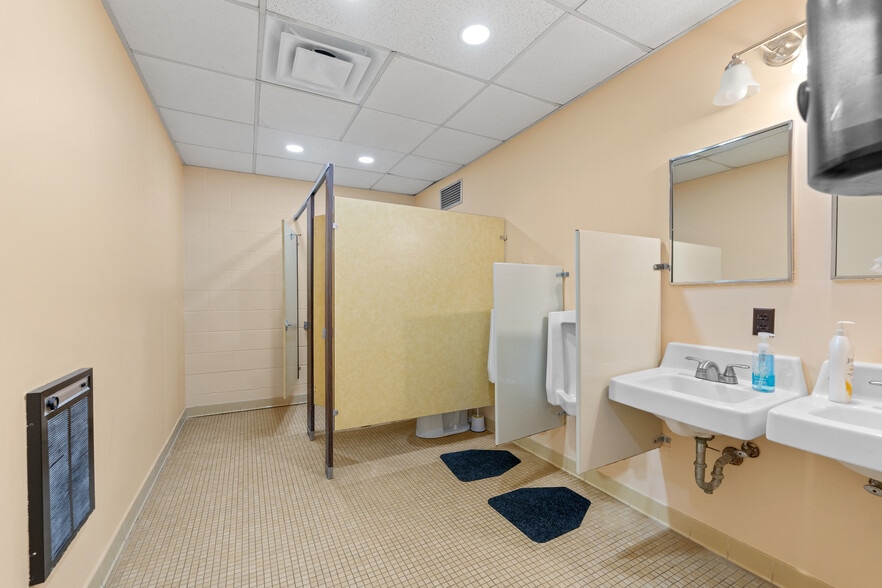 More Photos Of 3411 Covington Pike, Memphis Religious Facility For Sale