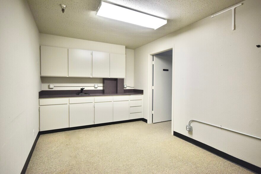 More Photos Of 2801 SE 9th St, Portland Warehouse For Lease