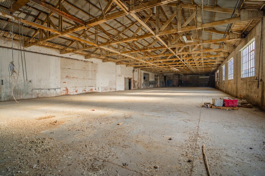 More Photos Of 1209 6th St, Los Banos Storefront For Lease