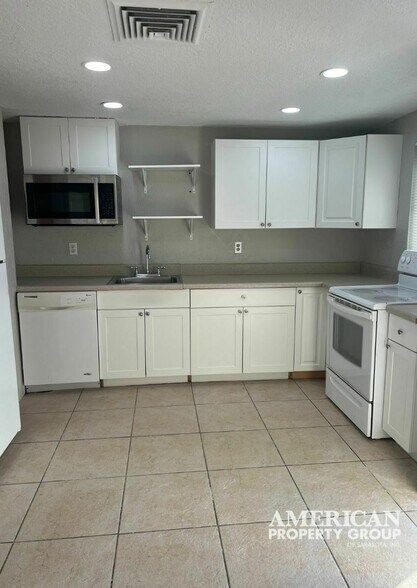 More Photos Of 2619 45th Ave W, Bradenton Apartments For Sale