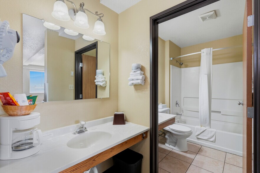 More Photos Of 1924 Freedom Rd, Trinidad Hotel For Sale