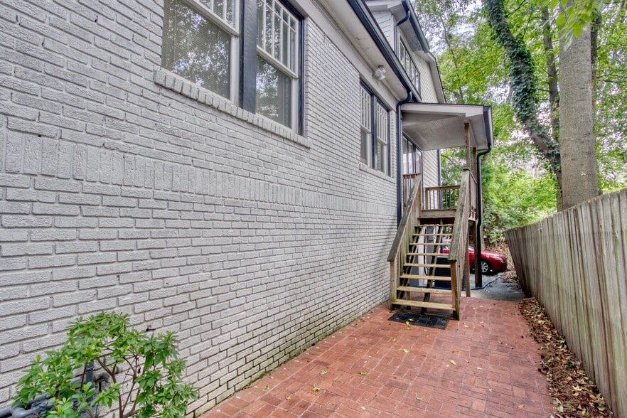 More Photos Of 3091 E Shadowlawn Dr, Atlanta Storefront Retail Office For Lease