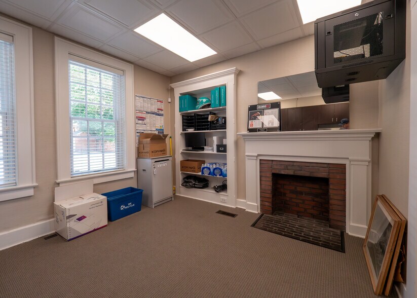 More Photos Of 15 N Franklin St, Delaware Office For Sale