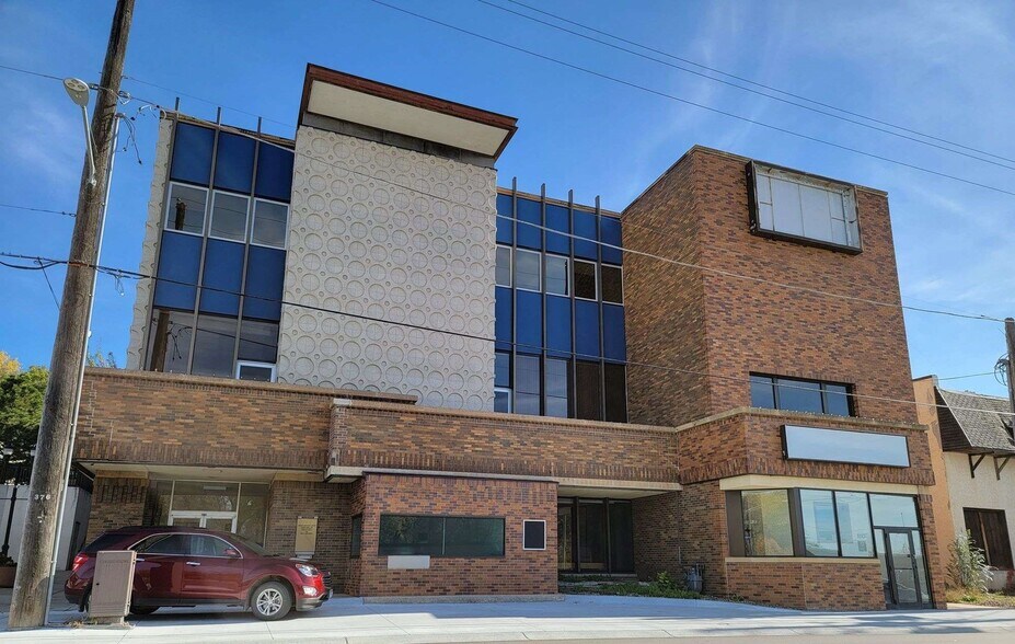 More Photos Of 101 S 1st St, Montevideo Office For Sale