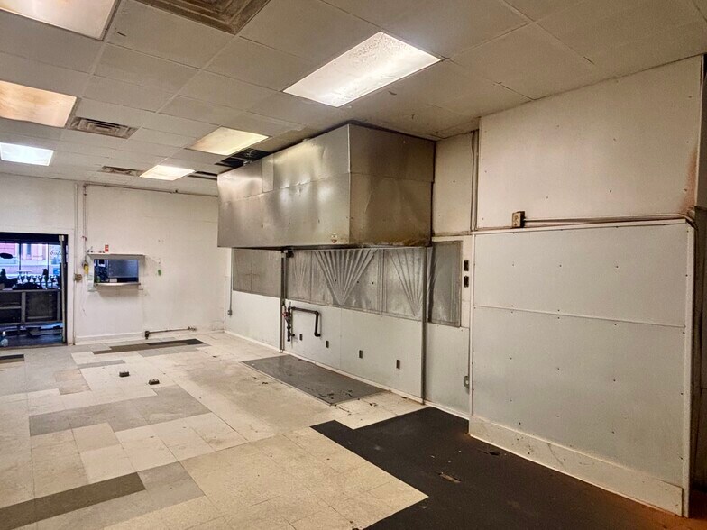 More Photos Of 124 Whitner St, Anderson Storefront Retail Office For Lease