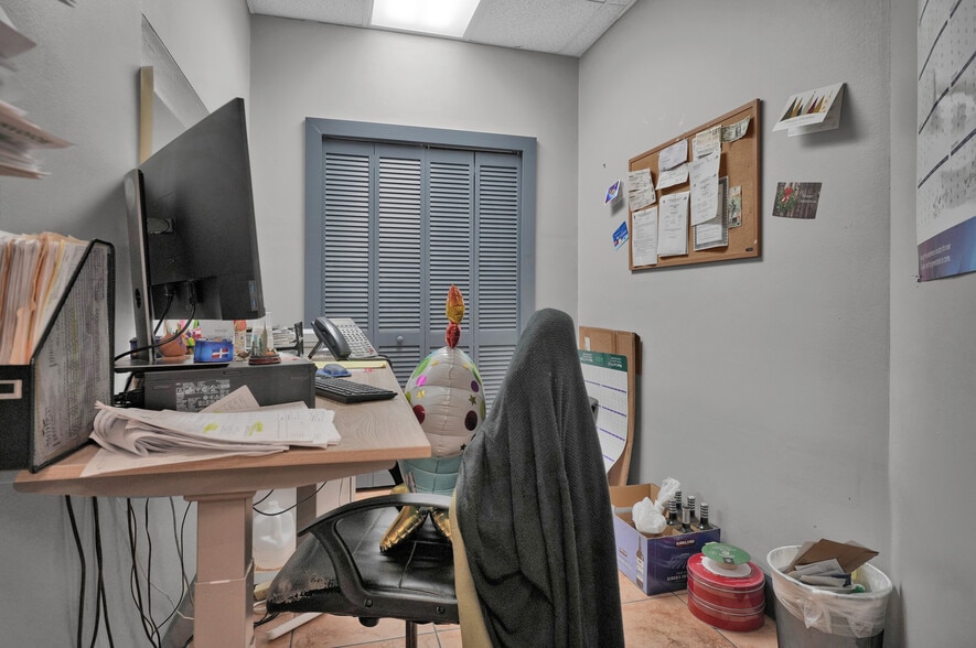 More Photos Of 8111-8119 NW 33rd St, Miami Warehouse For Sale