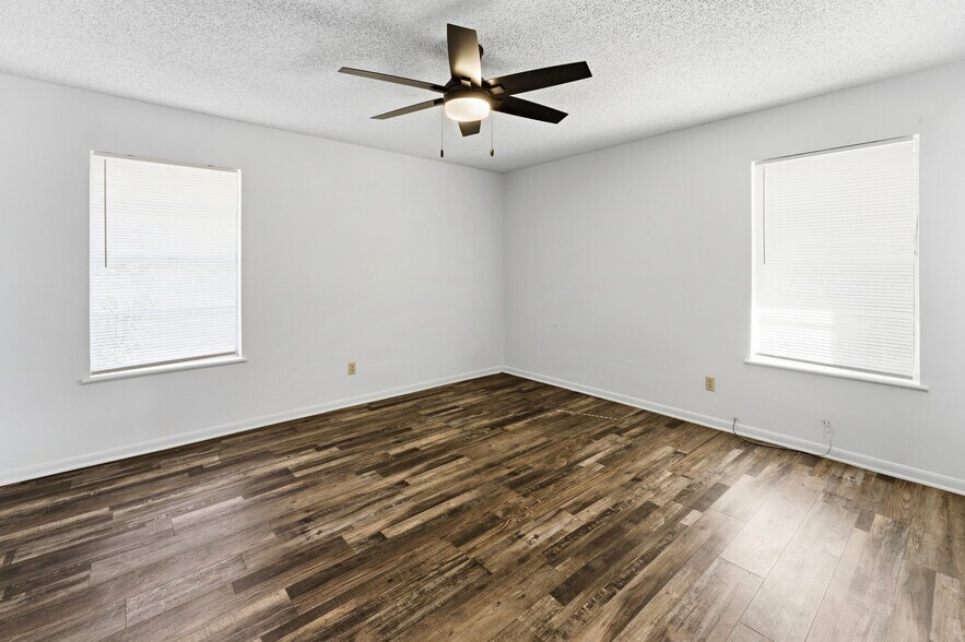 More Photos Of 19470 US Highway 69 N, Lindale Flex For Lease