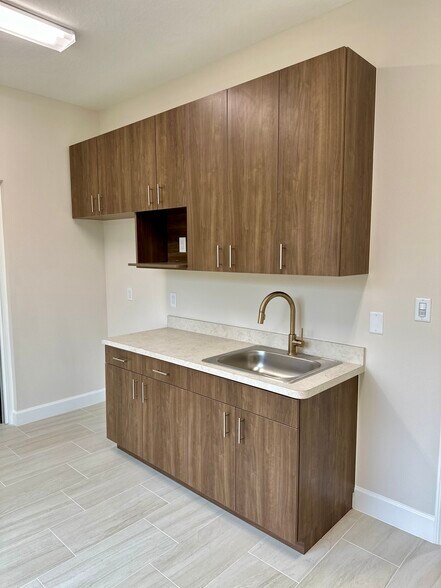 More Photos Of McKendree Rd, San Antonio Office For Sale