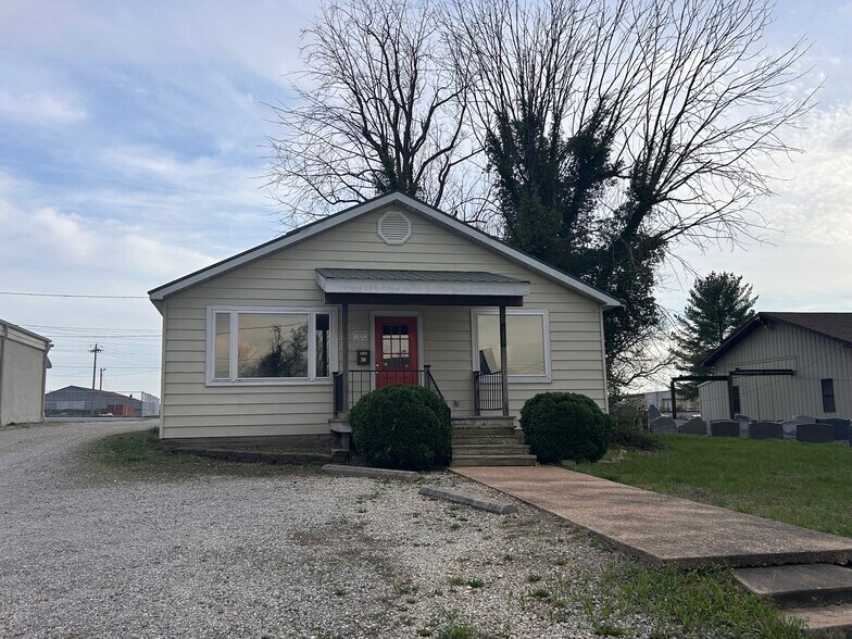 Primary Photo Of 310 E Washington St, Cuba Flex For Sale