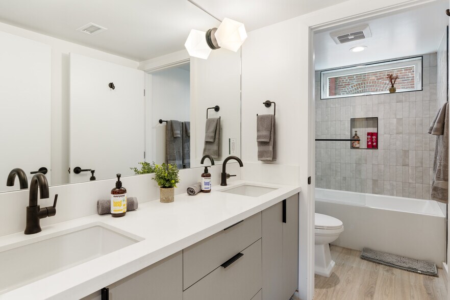 More Photos Of 1035 N Serrano Ave, Los Angeles Apartments For Sale