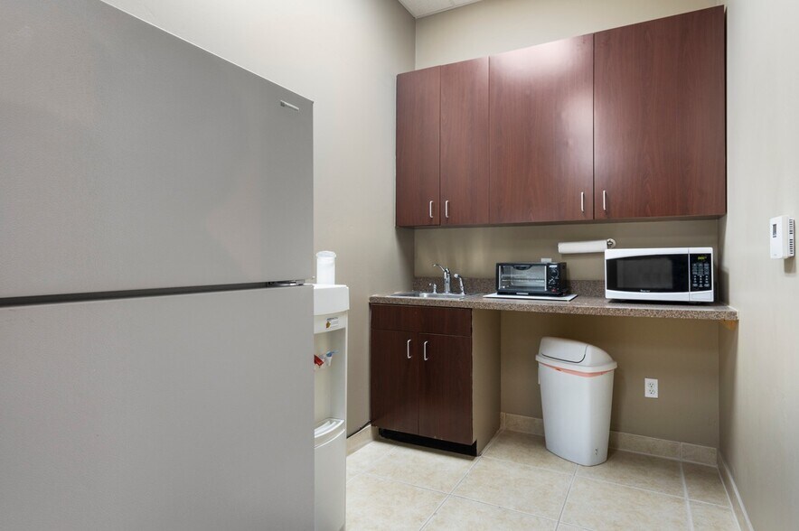 More Photos Of 1345 E Chandler Blvd, Phoenix Office For Lease