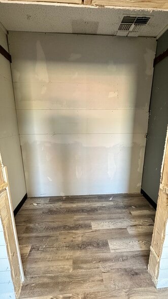 More Photos Of 4119 W FM 2147, Cottonwood Shores Storefront Retail Office For Lease