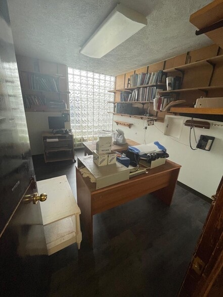 More Photos Of 26684 Grand River Ave, Redford Veterinarian Kennel For Sale