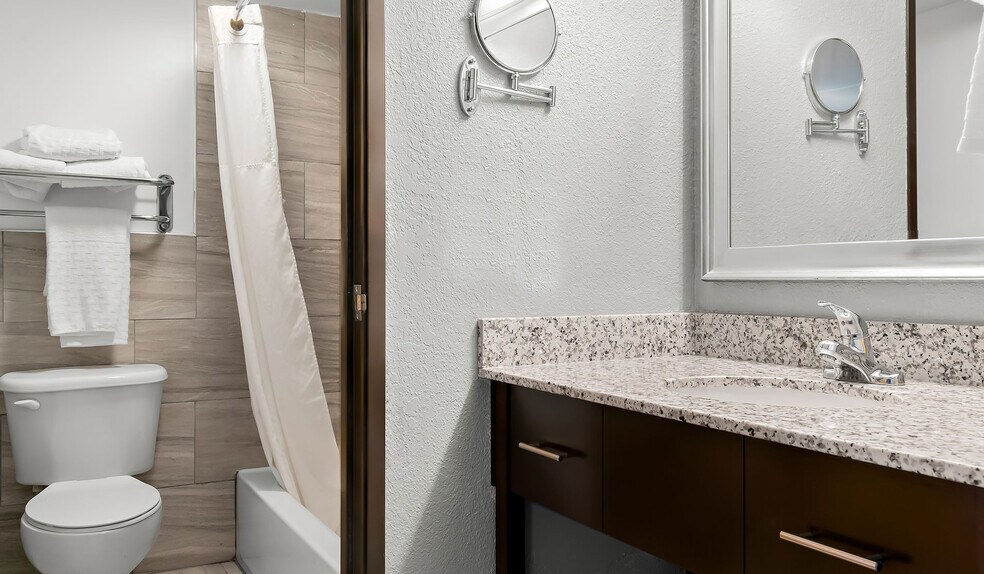 More Photos Of 6075 Hill 23 Dr, Flint Hotel For Sale