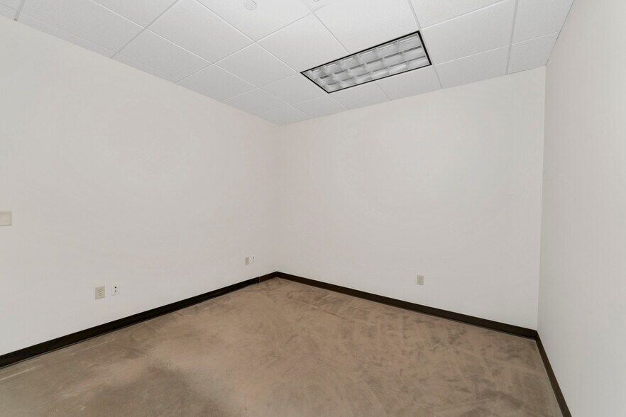 More Photos Of 9999 Bellaire Blvd, Houston Medical For Sale