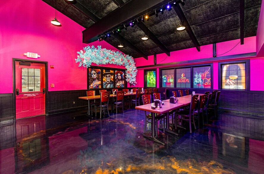 More Photos Of 1805 W 1st St, Springfield Restaurant For Sale