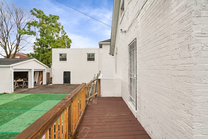 More Photos Of 4928 Marlboro Pike, Capitol Heights General Retail For Lease