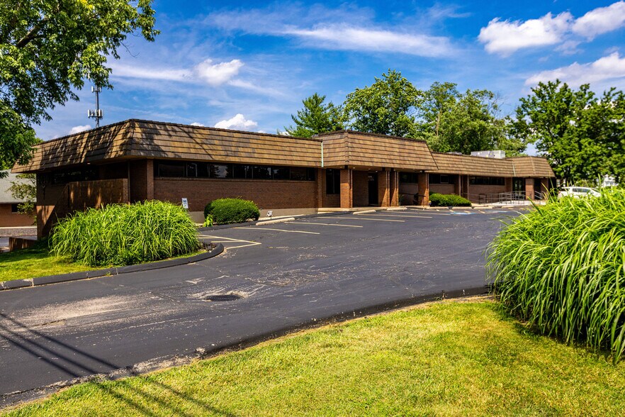 More Photos Of 9030 Montgomery Rd, Cincinnati Medical For Lease