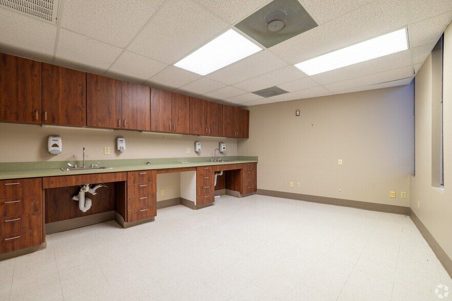 More Photos Of 4802 Texas Blvd, Texarkana Medical For Lease