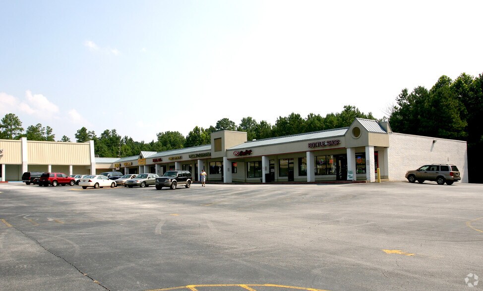 More Photos Of 2421-2423 Shallowford Rd, Marietta Unknown For Lease