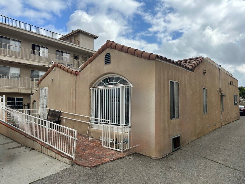 Primary Photo Of 7304 Canby Ave, Reseda Apartments For Sale