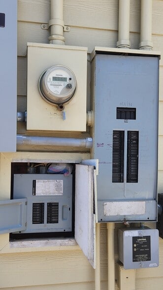 More Photos Of 826 Heights Blvd, Houston Office Residential For Sale