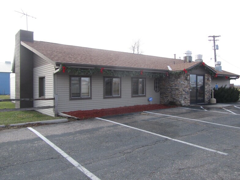 Primary Photo Of 4425 Highway 55, Medina Restaurant For Sale