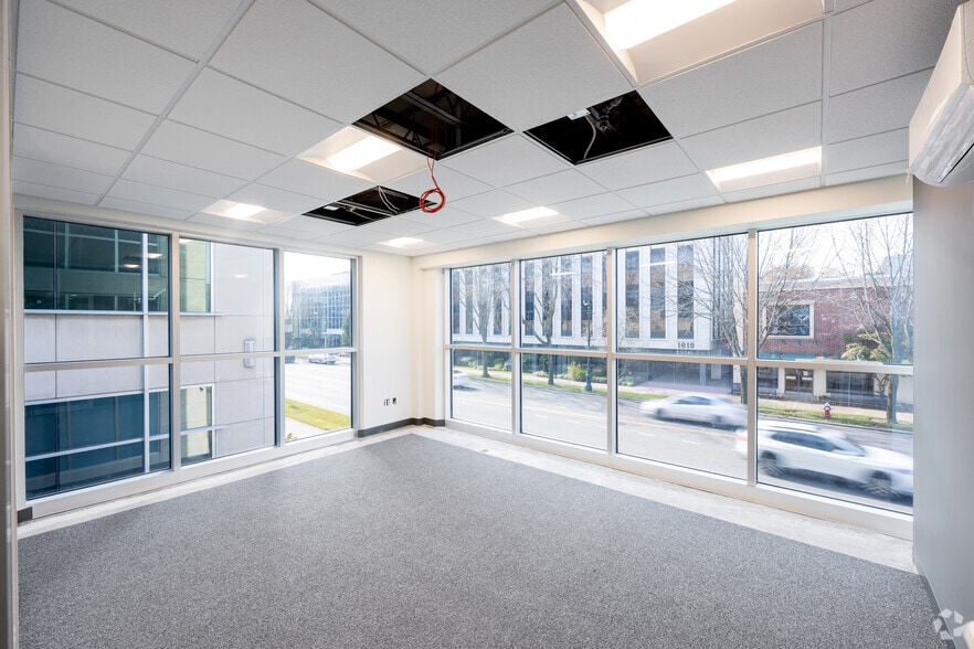 More Photos Of 1051 Franklin Ave, Garden City Office For Sale